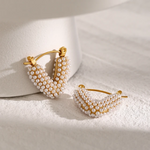 Load image into Gallery viewer, V-Shape Pearl Clasp Earrings
